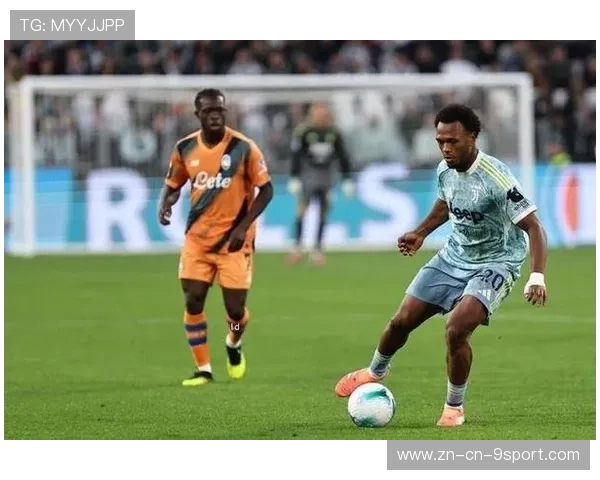 尤文前锋跑位课：制造空间并提升接球瞬间的射门效率