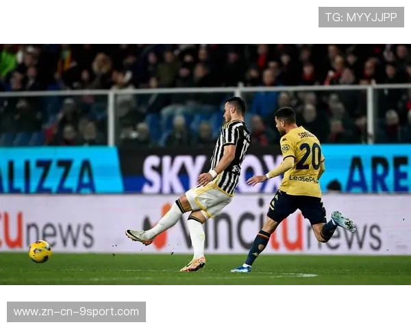 尤文基耶萨低平球横穿门将手套